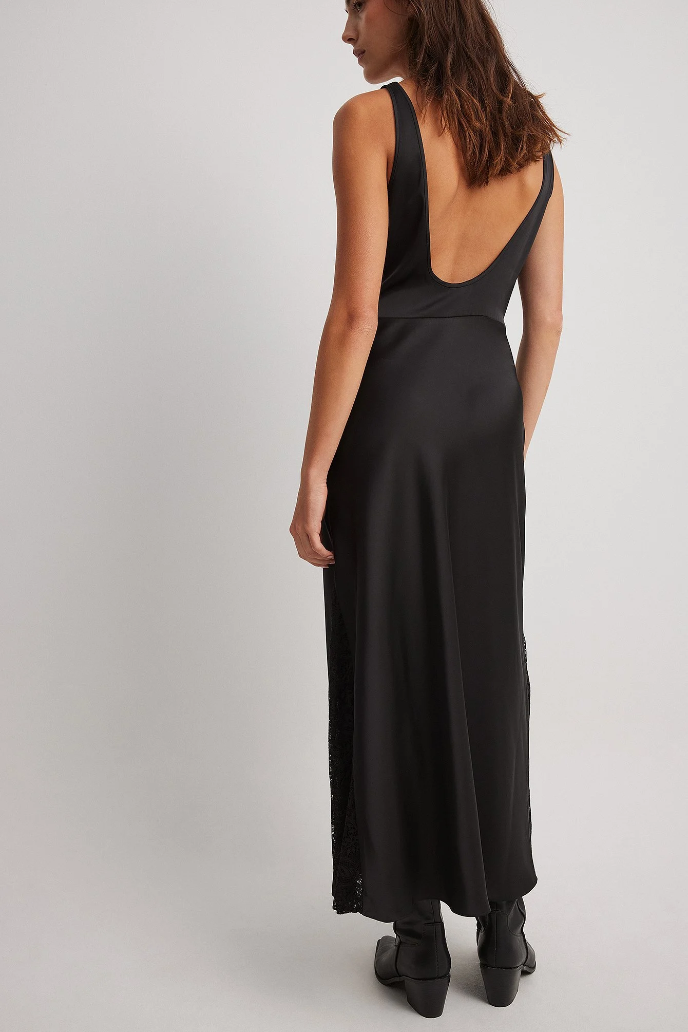 Kleid mit Spitzendetails