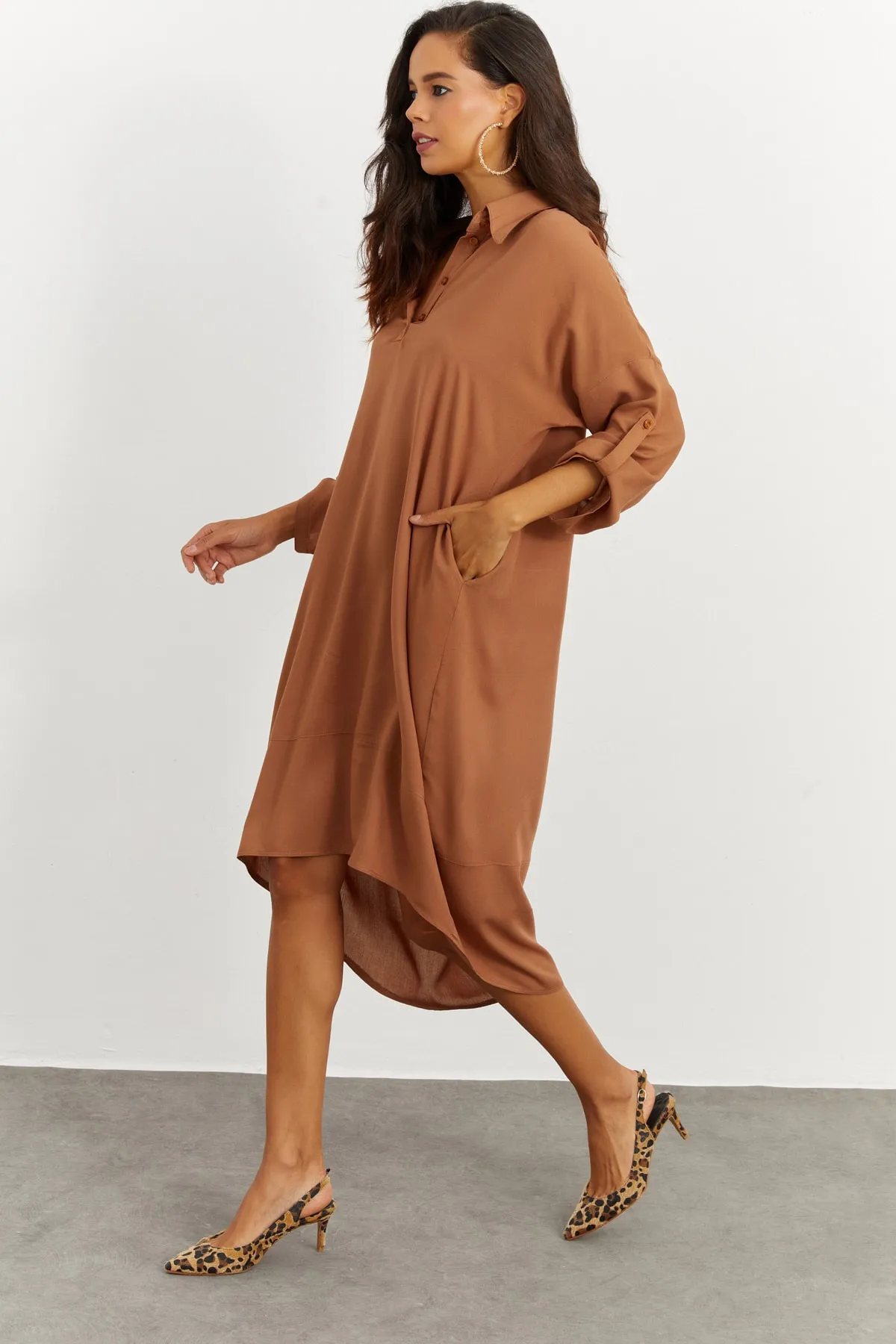 Cool & Sexy  Hellbraunes Damenkleid mit Ringtaschen hinten BK1498
