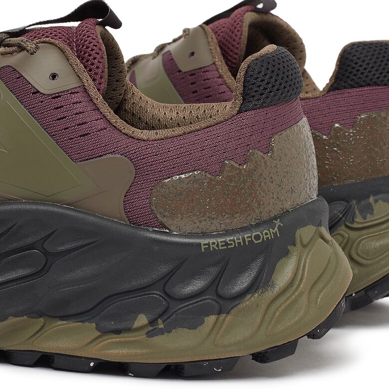 New Balance Fresh Foam More v3 Trail licorice