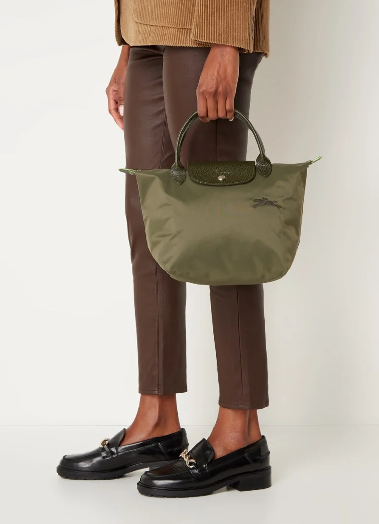 Geantă verde Longchamp Le Pliage, mărimea S, cu detalii din piele.