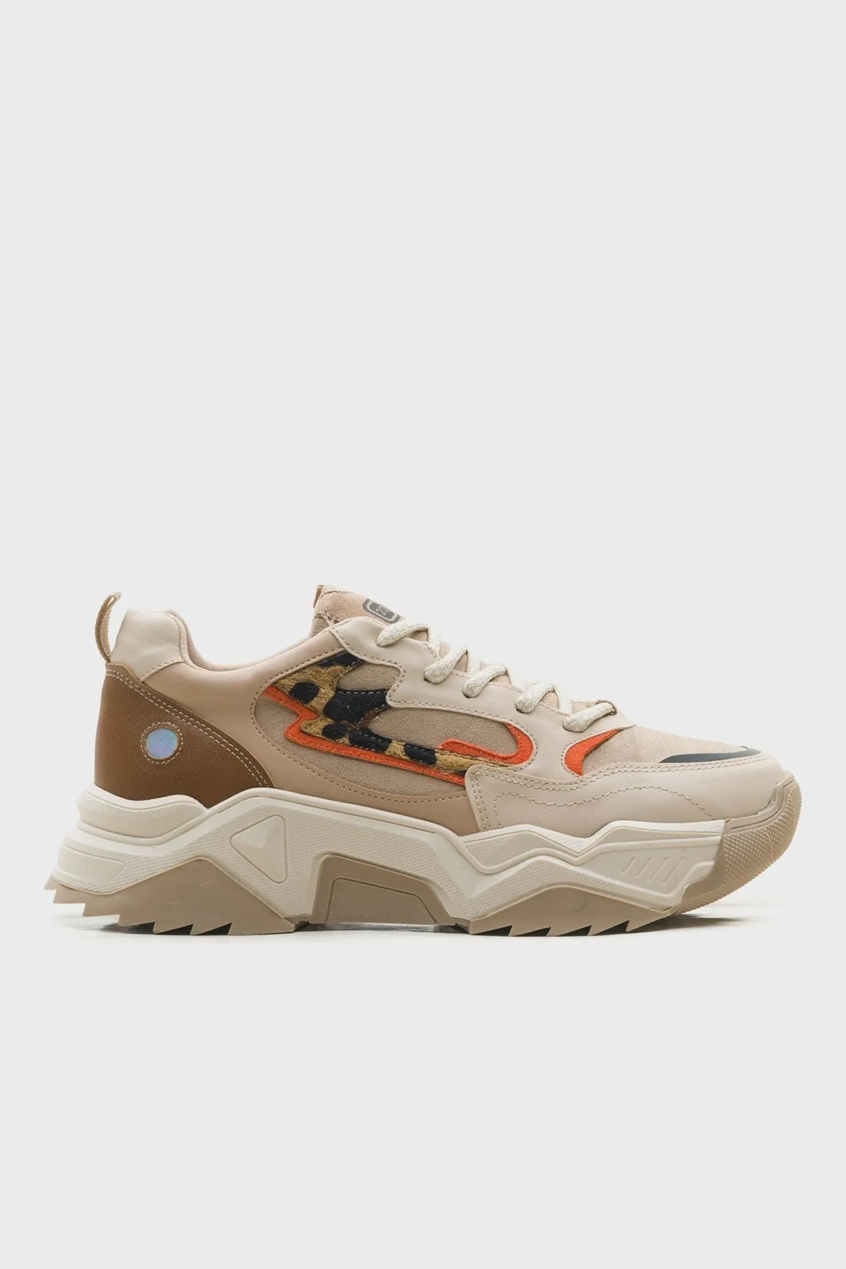 LuviShoes  Beigefarbene Leoparden-Sneaker für Damen