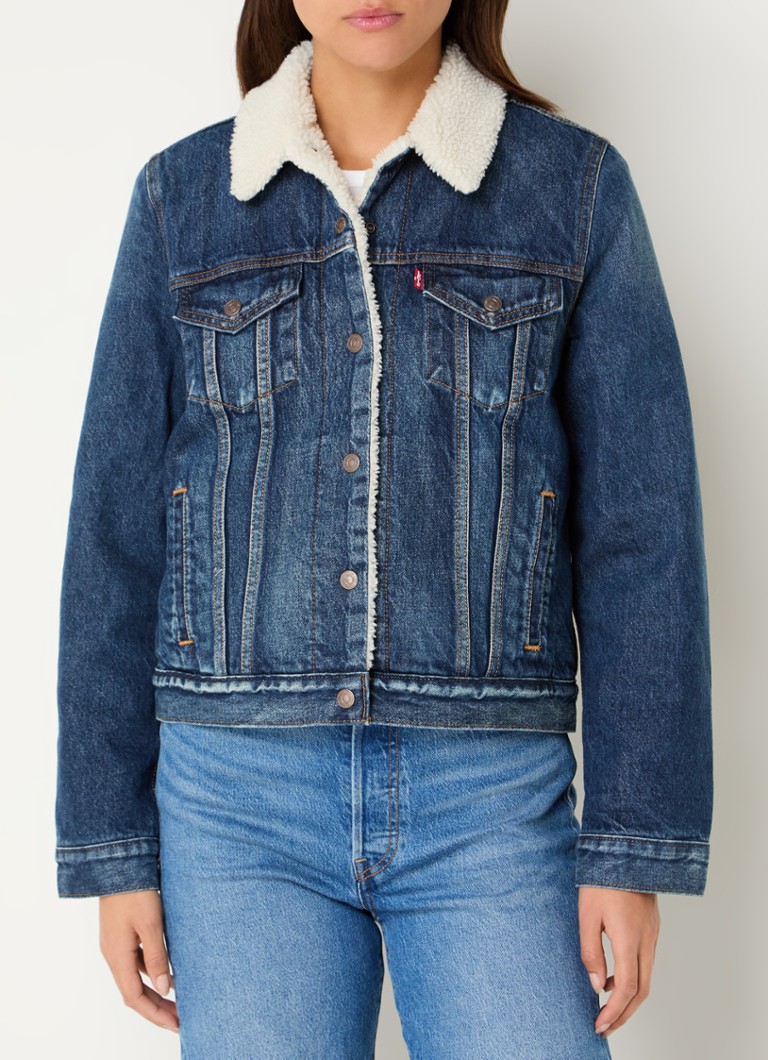 Jachetă originală Levi's din denim cu căptușeală din fleece și buzunare laterale.