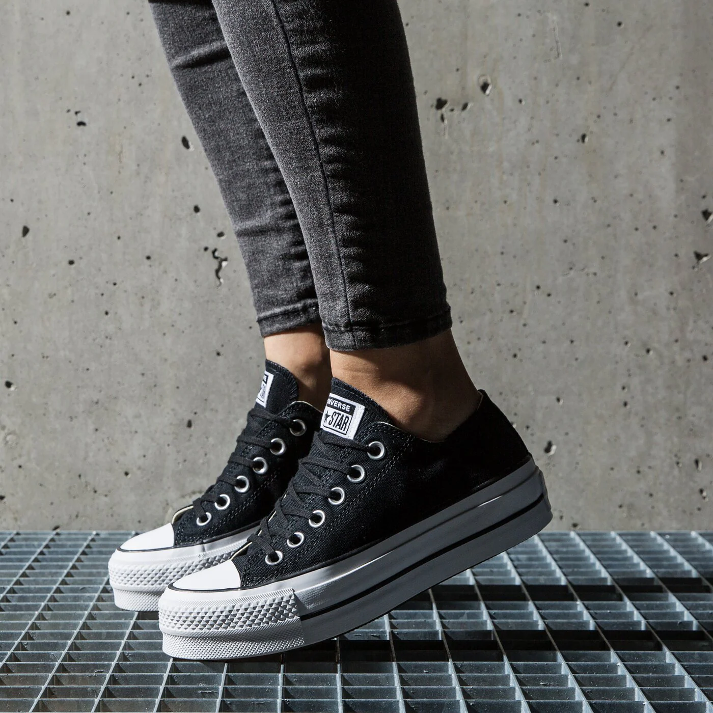 CONVERSE CHUCK TAYLOR ALL STAR LIFT CANVAS LOW TOP Schwarz