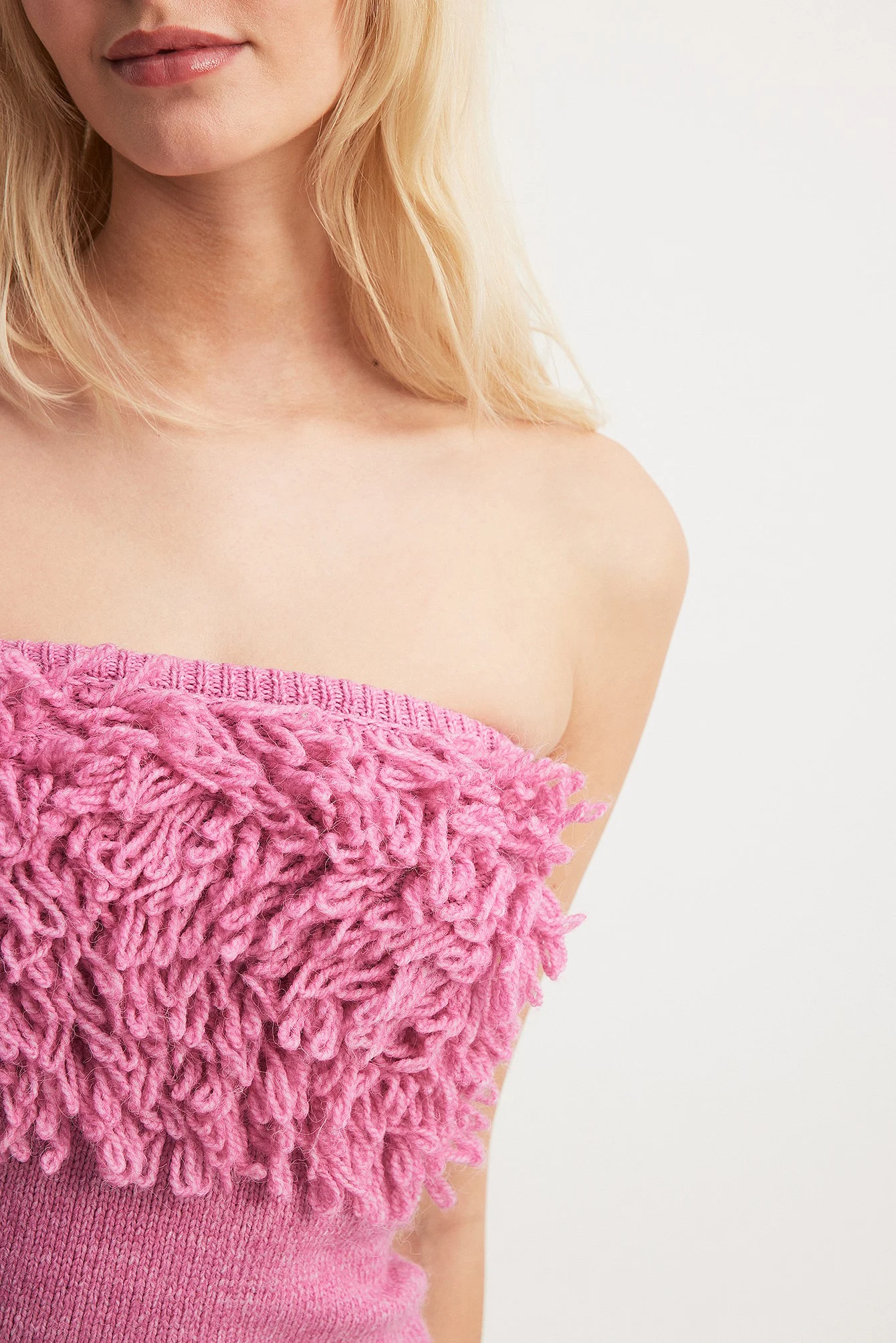 Gestricktes Bandeau-Top mit Rüschen-Detail