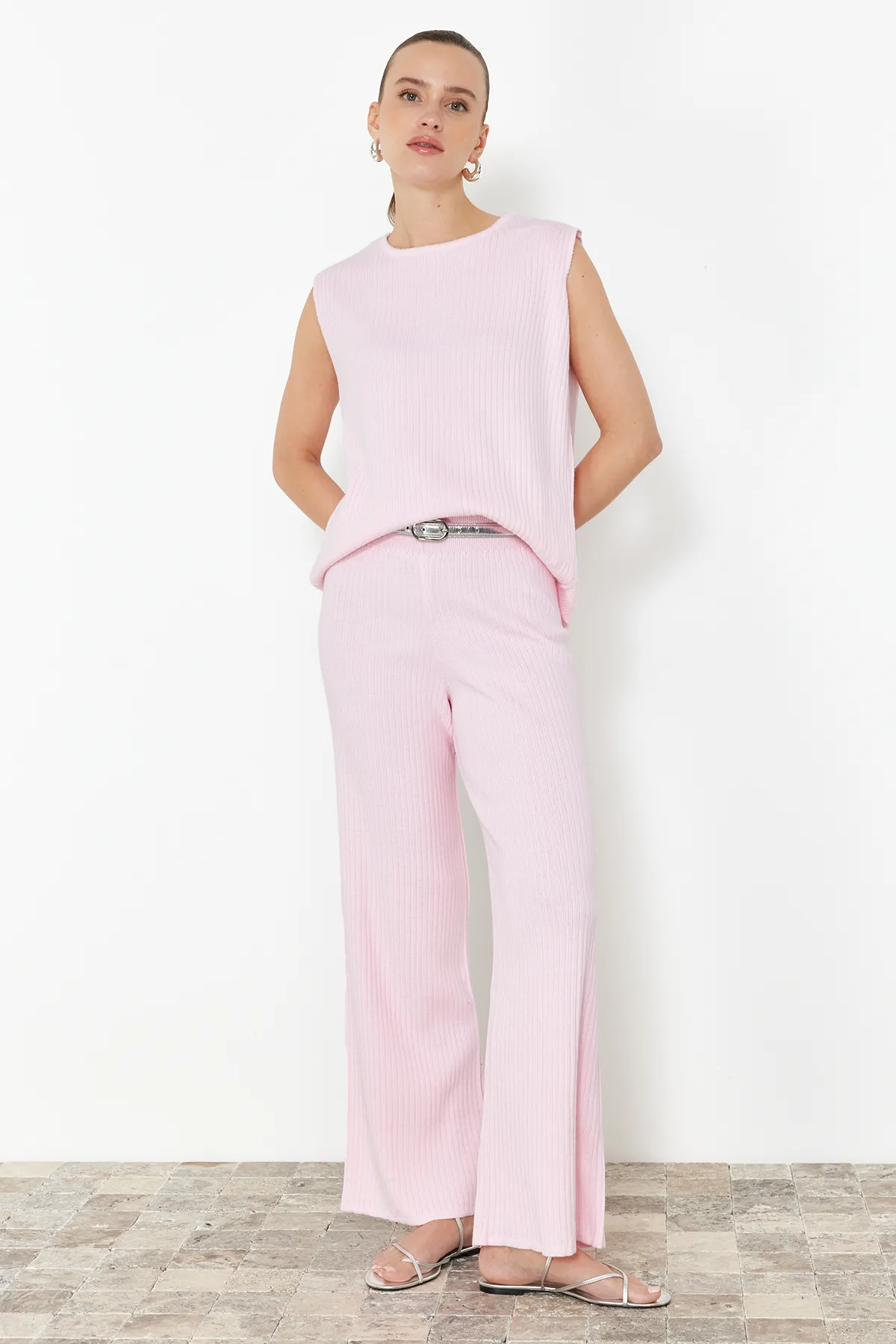 Trendyol Collection  Puder Bequem geschnittenes Basic Strickoberteil und Unterteil Set TWOSS24AU00011
