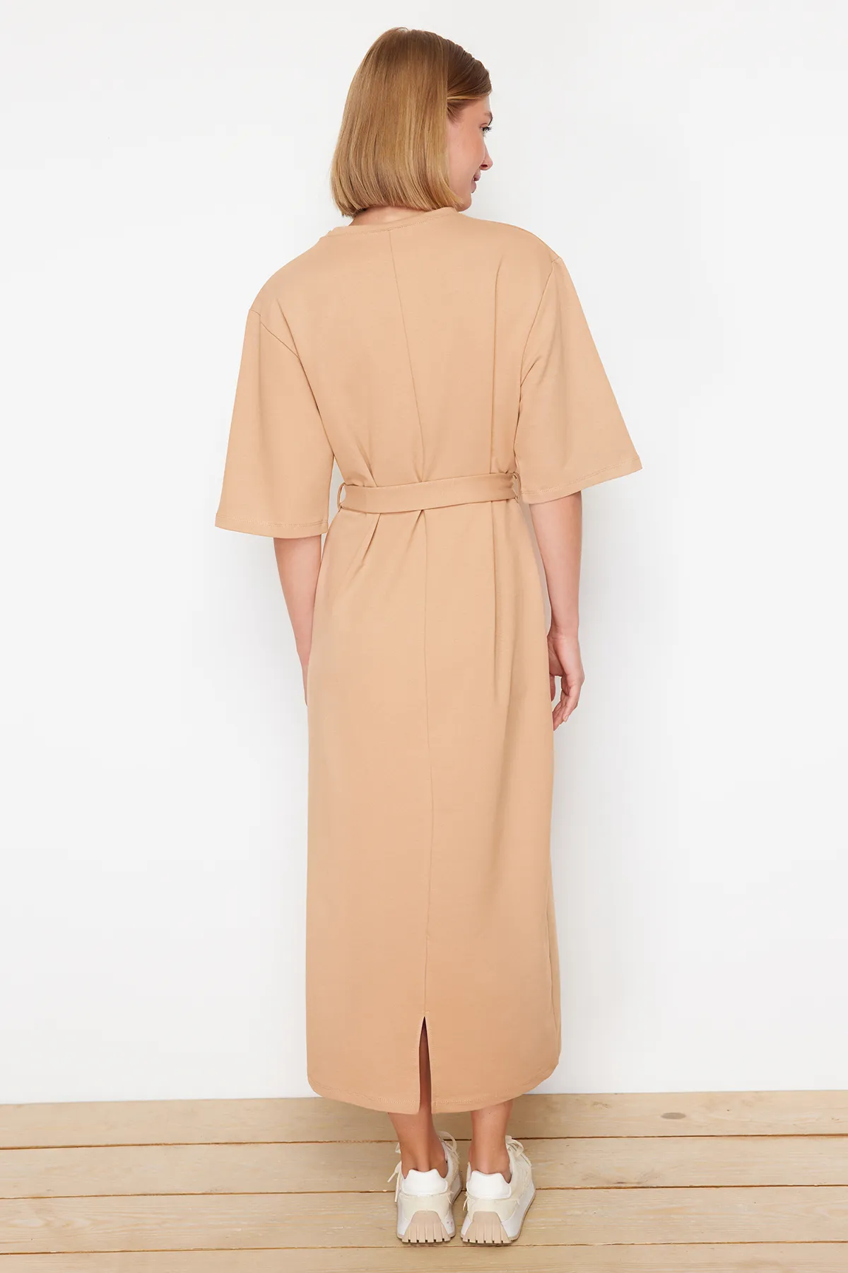Trendyol Modest  Beiges ungefüttertes, schlichtes 2-fädiges Hijab-Kleid aus Strick TCTSS24EB00108
