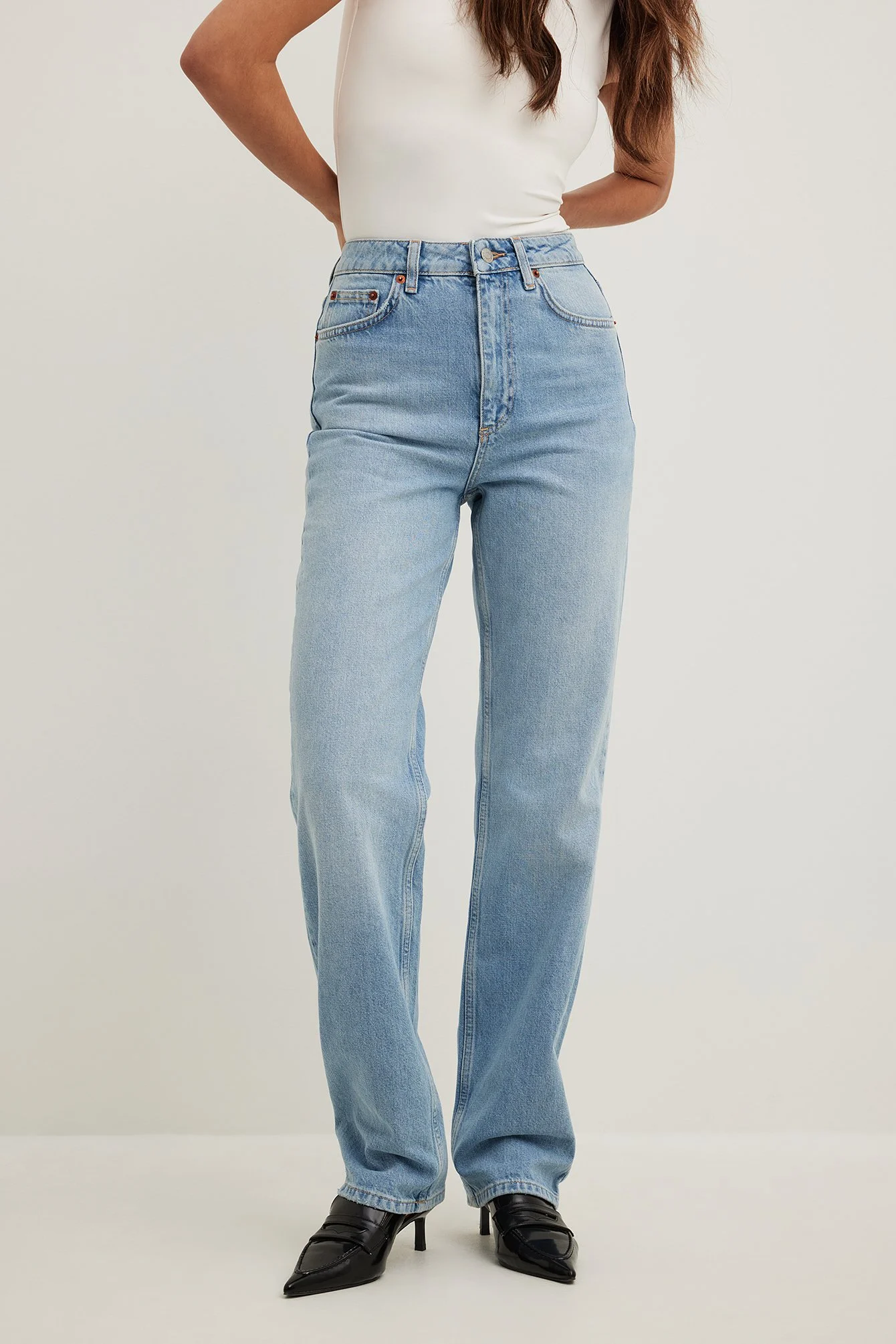 Gerade geschnittene Jeans mit hoher Taille