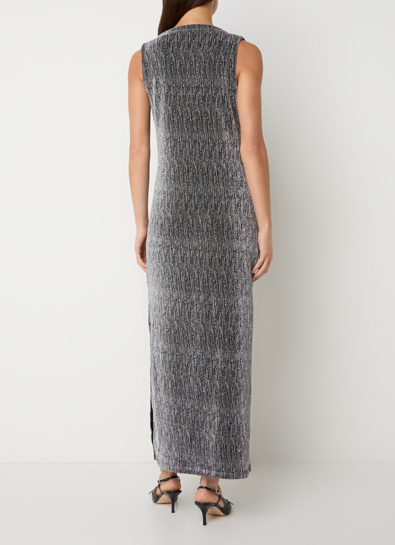 Robe longue Anita de la marque Selected Femme, ornée de lurex et fendue.