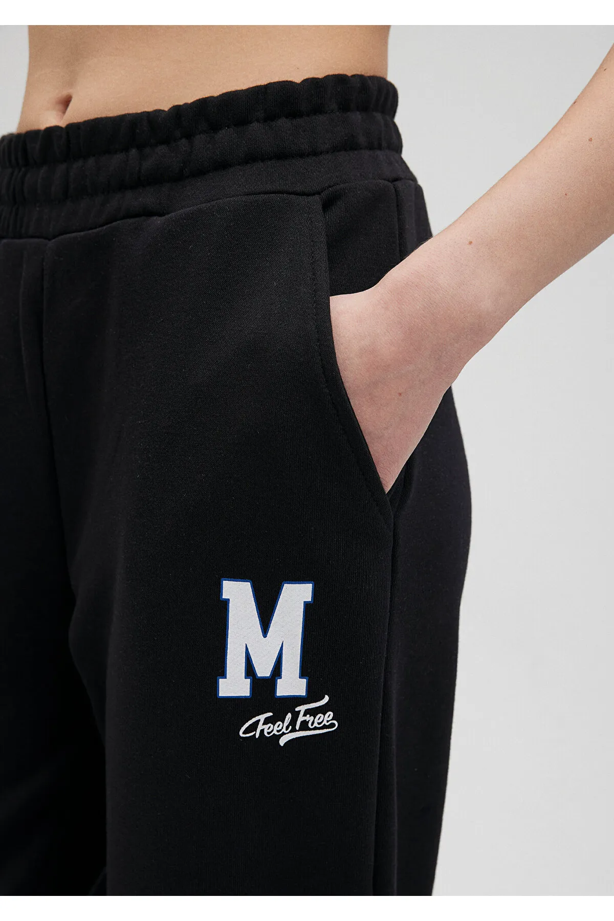 Mavi  Schwarze Jogginghose mit Logo-Print1010759-900