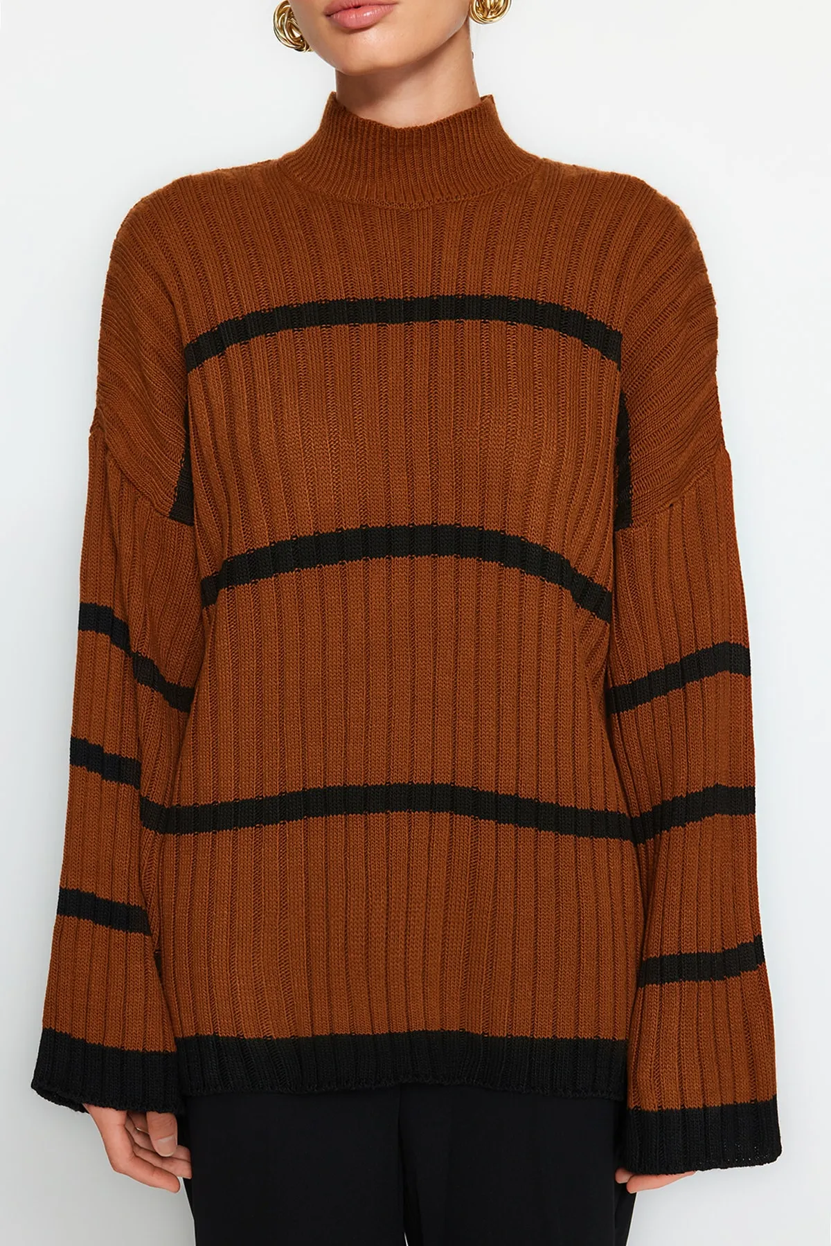 Trendyol Collection  Zimtfarbener Strickpullover mit weiter Passform TWOAW24KZ00557