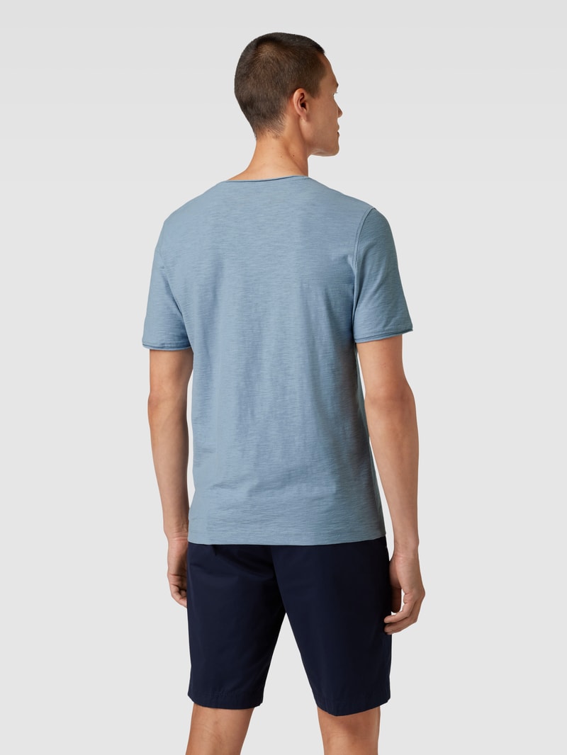 Regular Fit T-Shirt aus Baumwolle mit V-Ausschnitt in rauchblau