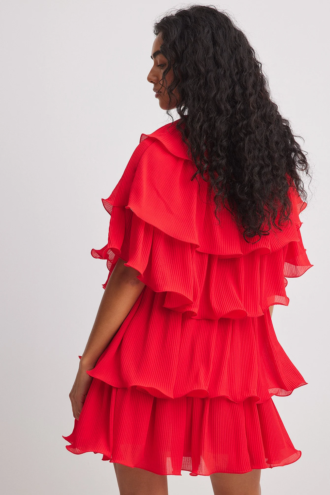 Minikleid mit Volantdetail