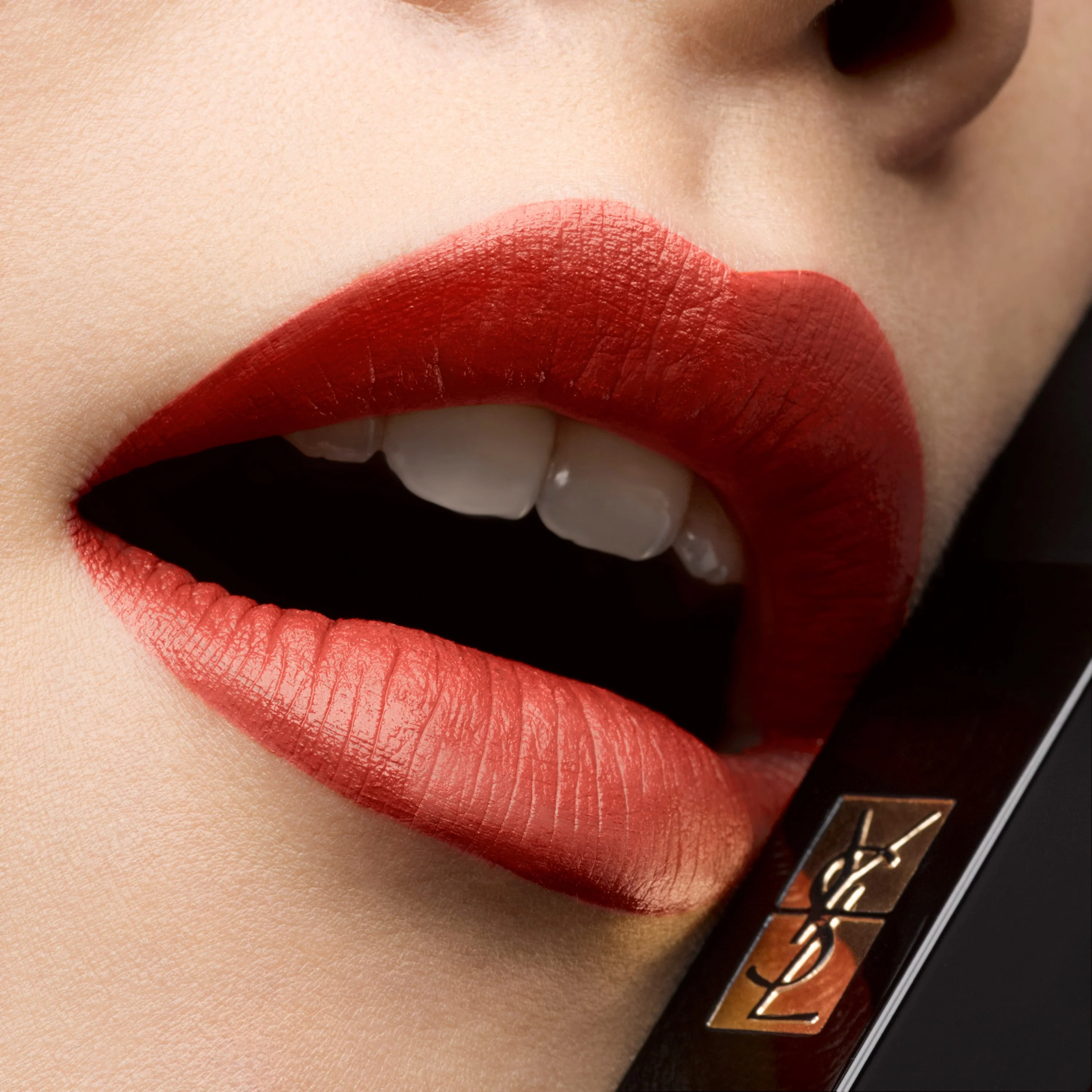 Rouge Pur Couture The Slim Velvet Radical Lipstick - mat šminka, šminka