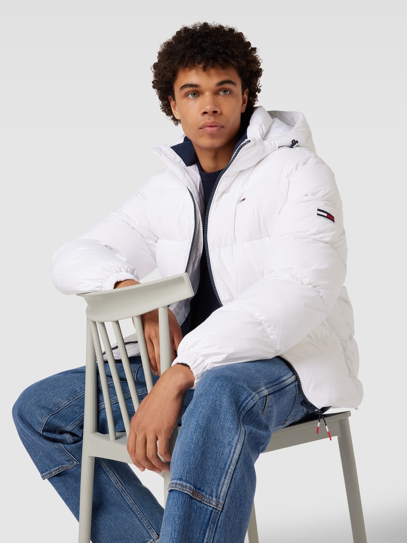 Daunenjacke mit Logo-Stitching Modell 'ESSENTIAL' in weiß
