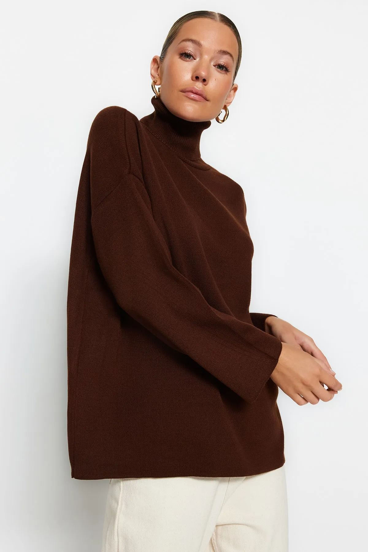 Trendyol Collection  Brauner Basic-Strickpullover mit weiter Passform TWOAW23KZ00206