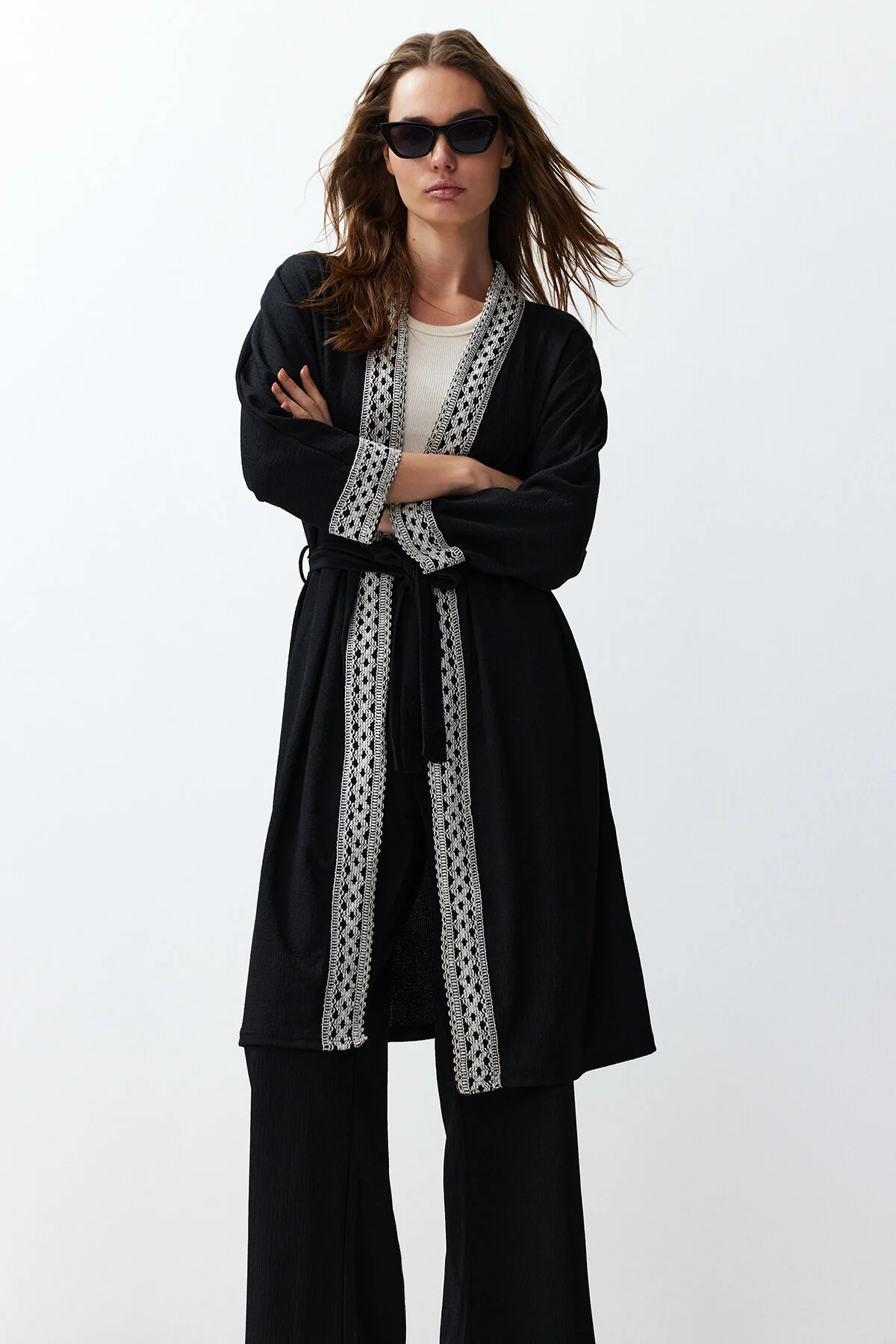 Trendyol Collection  Schwarzes gewebtes Oberteil- und Unterteil-Set TWOSS24AU00064