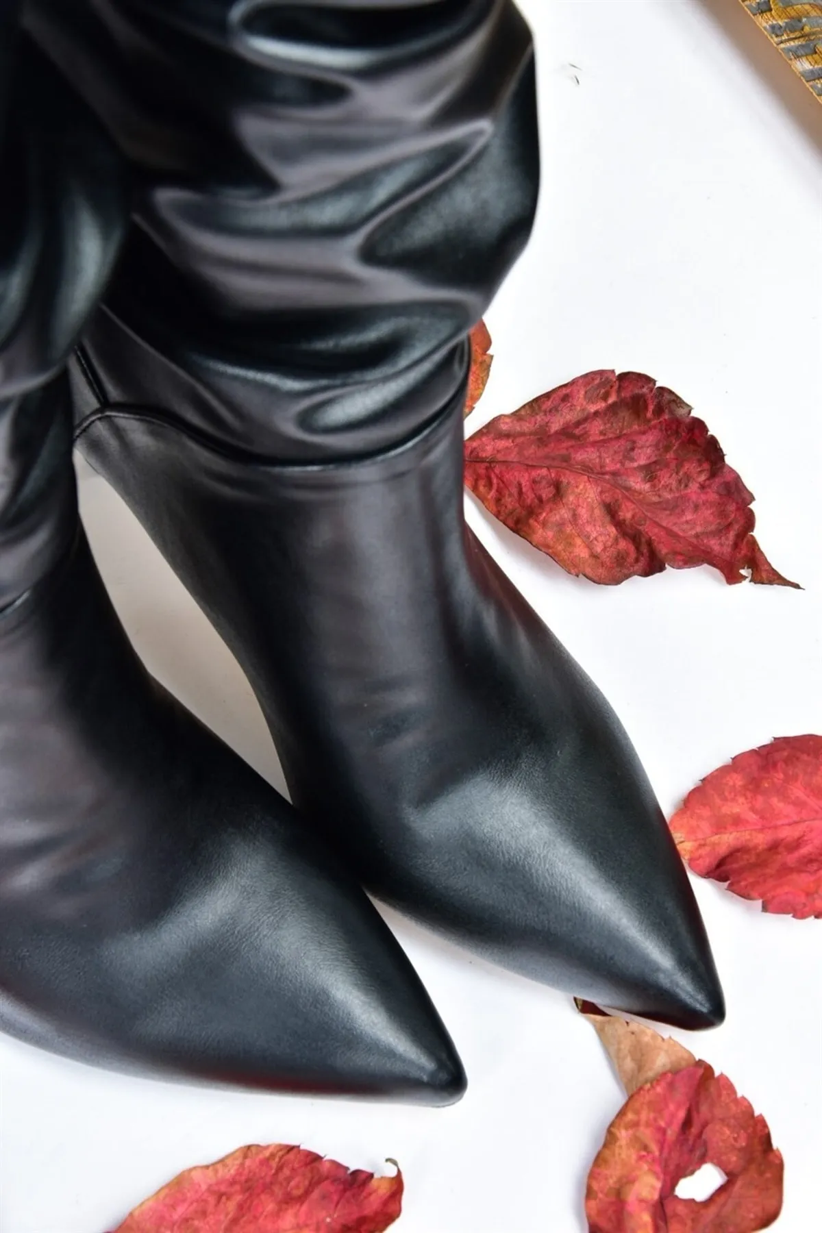 Fox Shoes  Schwarze Damenstiefel mit dünnem Absatz L572009609