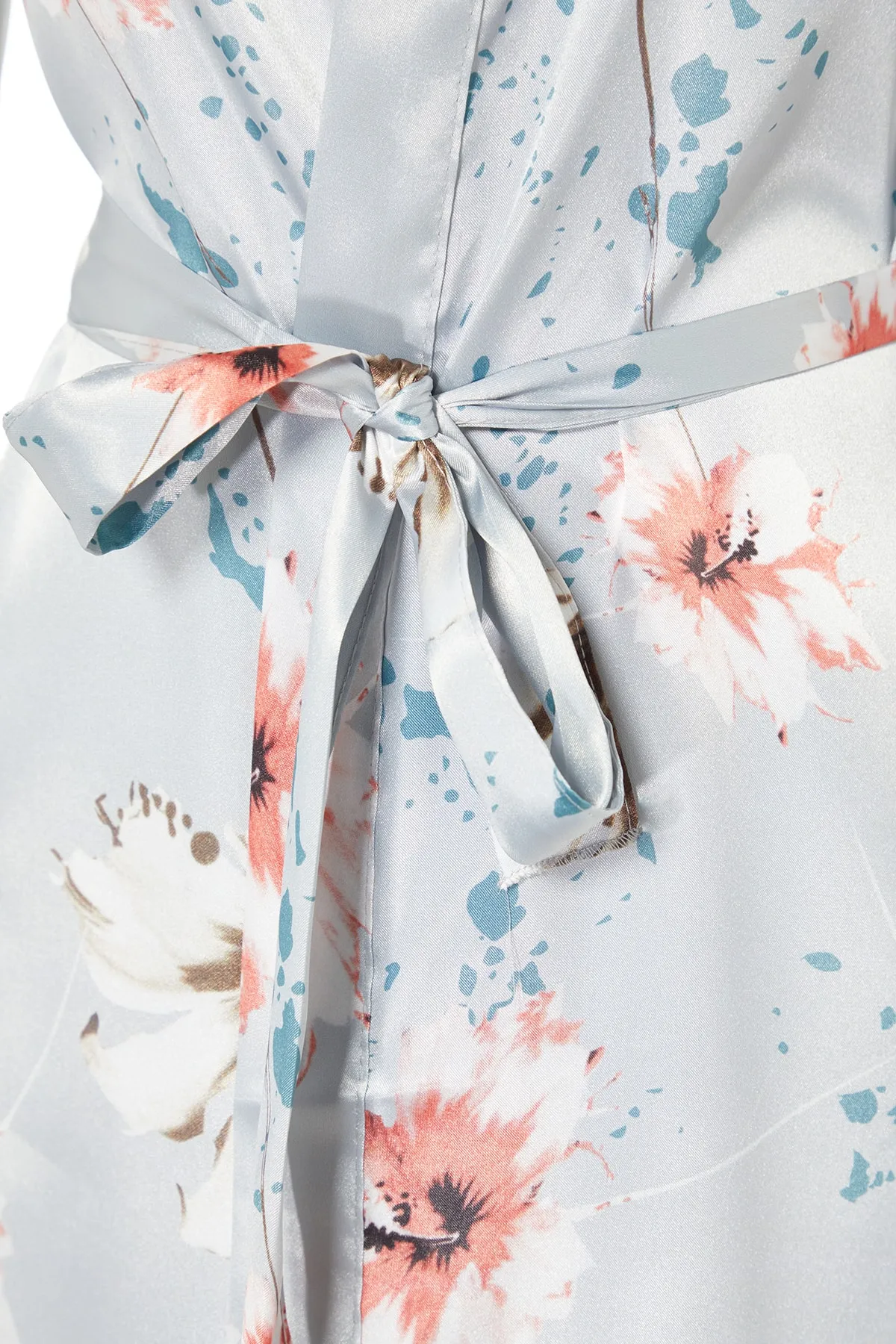 Trendyol Collection  Grauer Morgenmantel aus gewebtem Satin mit Blumenmuster und Gürtel THMSS21SB0005