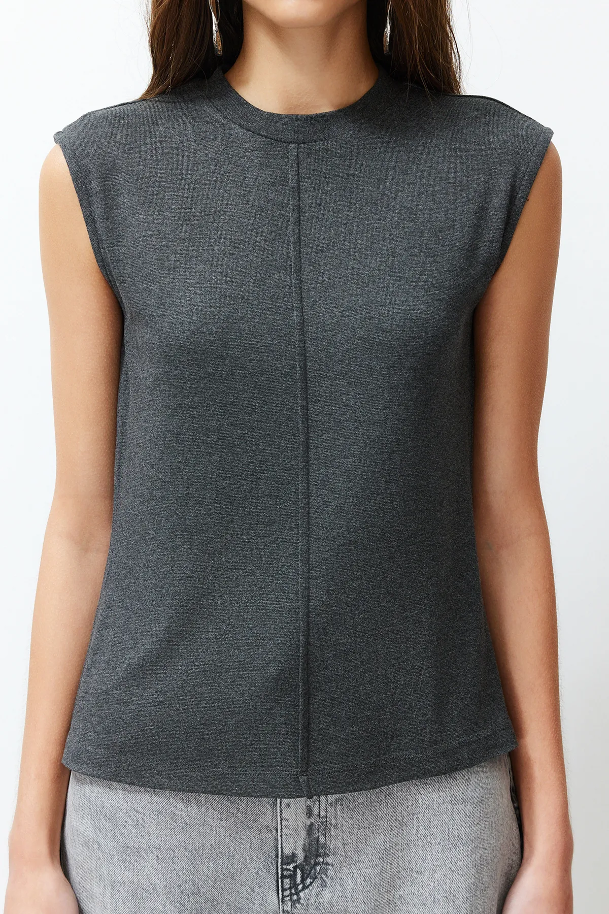Trendyol Collection  Anthrazitfarbene Viskose/weicher Stoff Taillierte/Flexible Strickbluse TWOSS24BZ00432