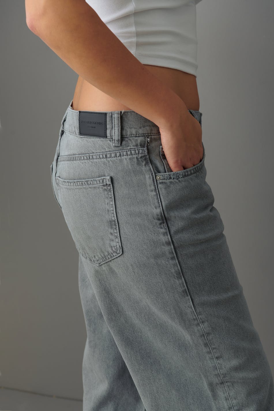 Low wide jeans