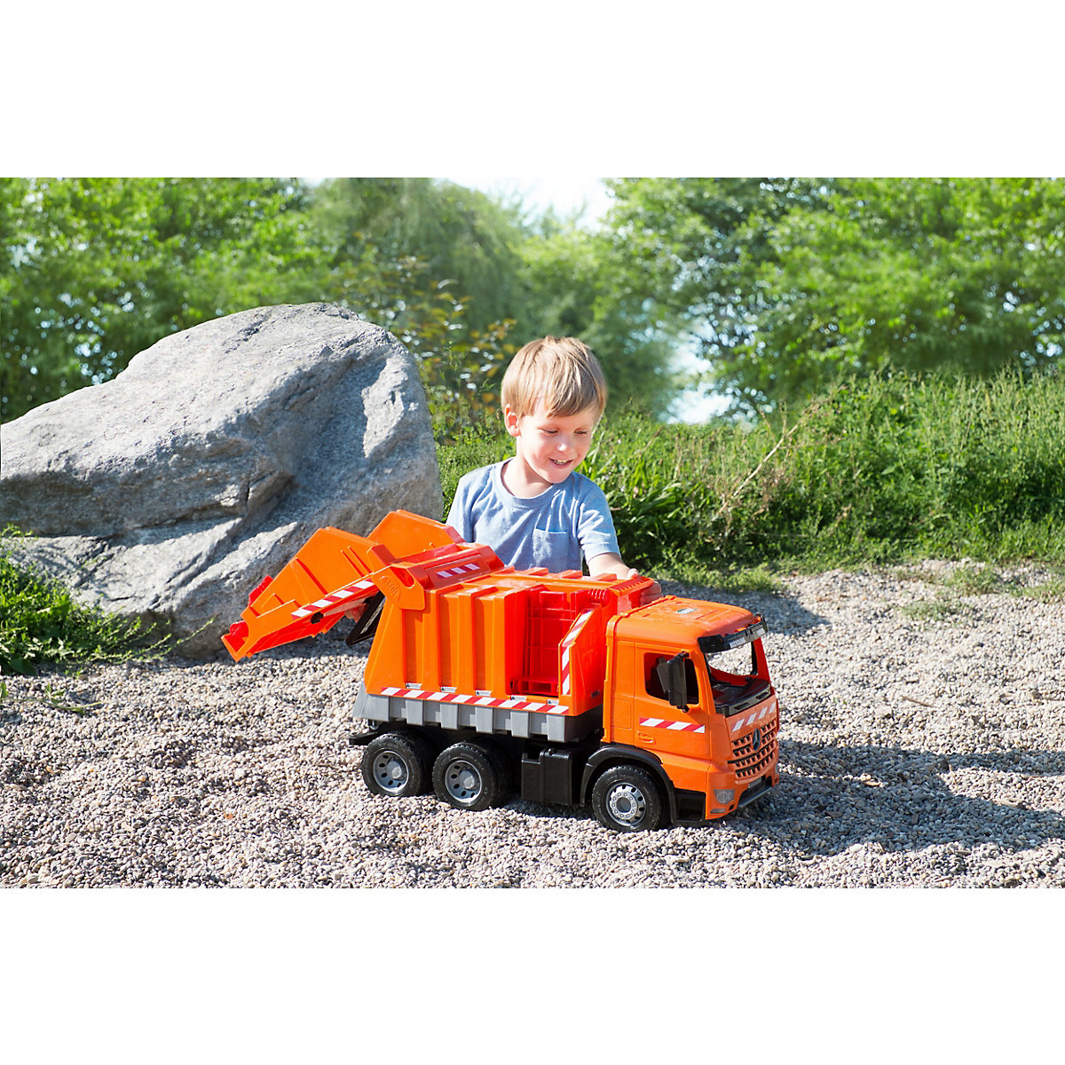 GIGA TRUCKS Müllwagen Arocs mit Aufklebern