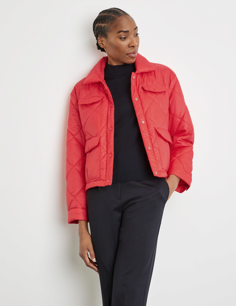 Kurze Pufferjacke mit Tunnelband und aufgesetzten Taschen