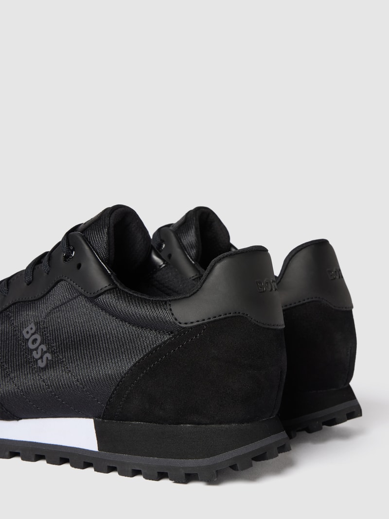 Sneaker mit Kontraststreifen in schwarz
