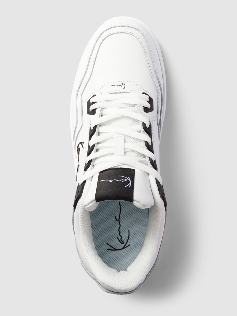 Sneaker mit Label-Detail in weiß