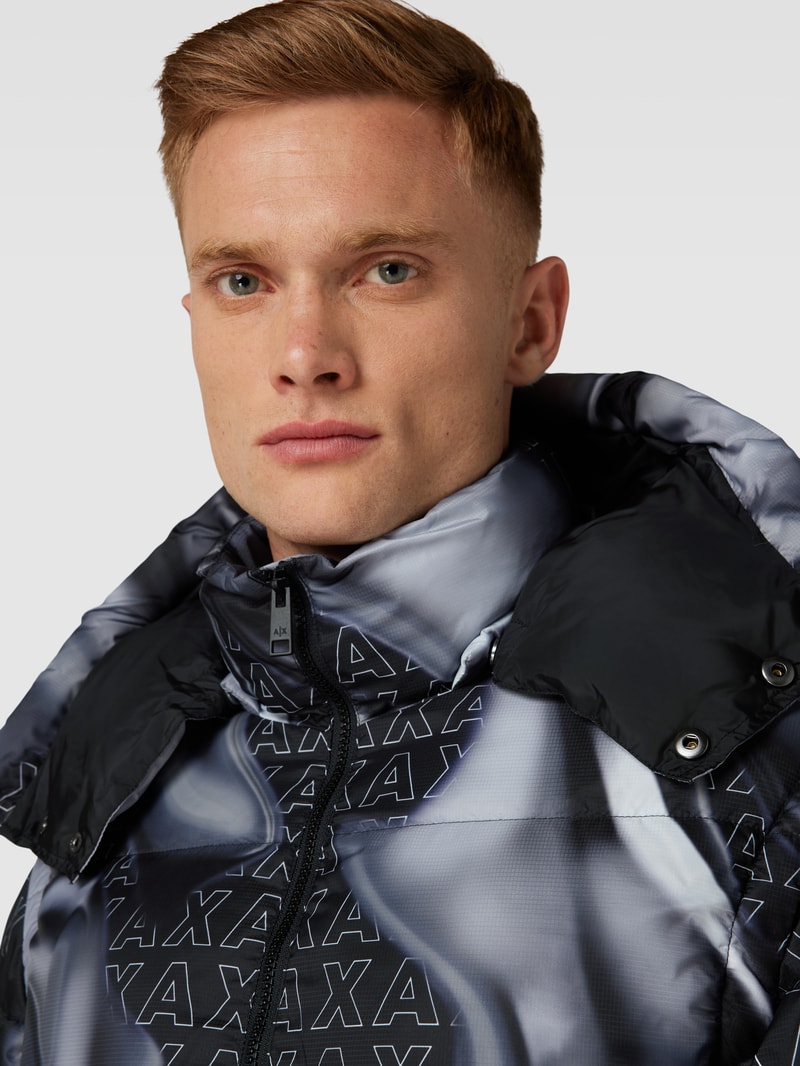 Steppjacke mit Allover-Print in schwarz