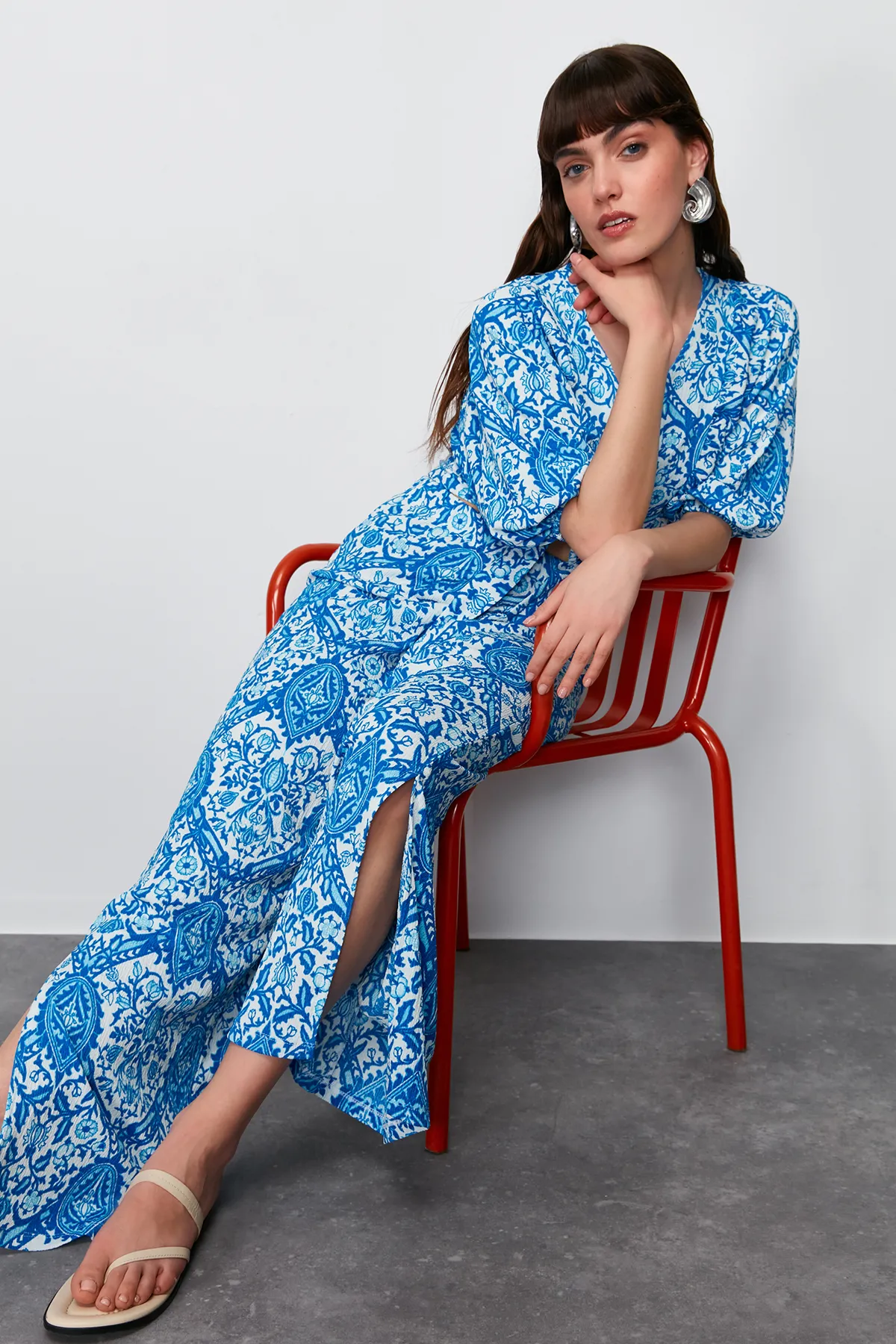 Trendyol Collection  Blau bedruckter V-Ausschnitt Ballonärmel Entspannter/bequemer Schnitt Strukturierter flexibler Strickanzug unten und oben TWOSS24AU00033