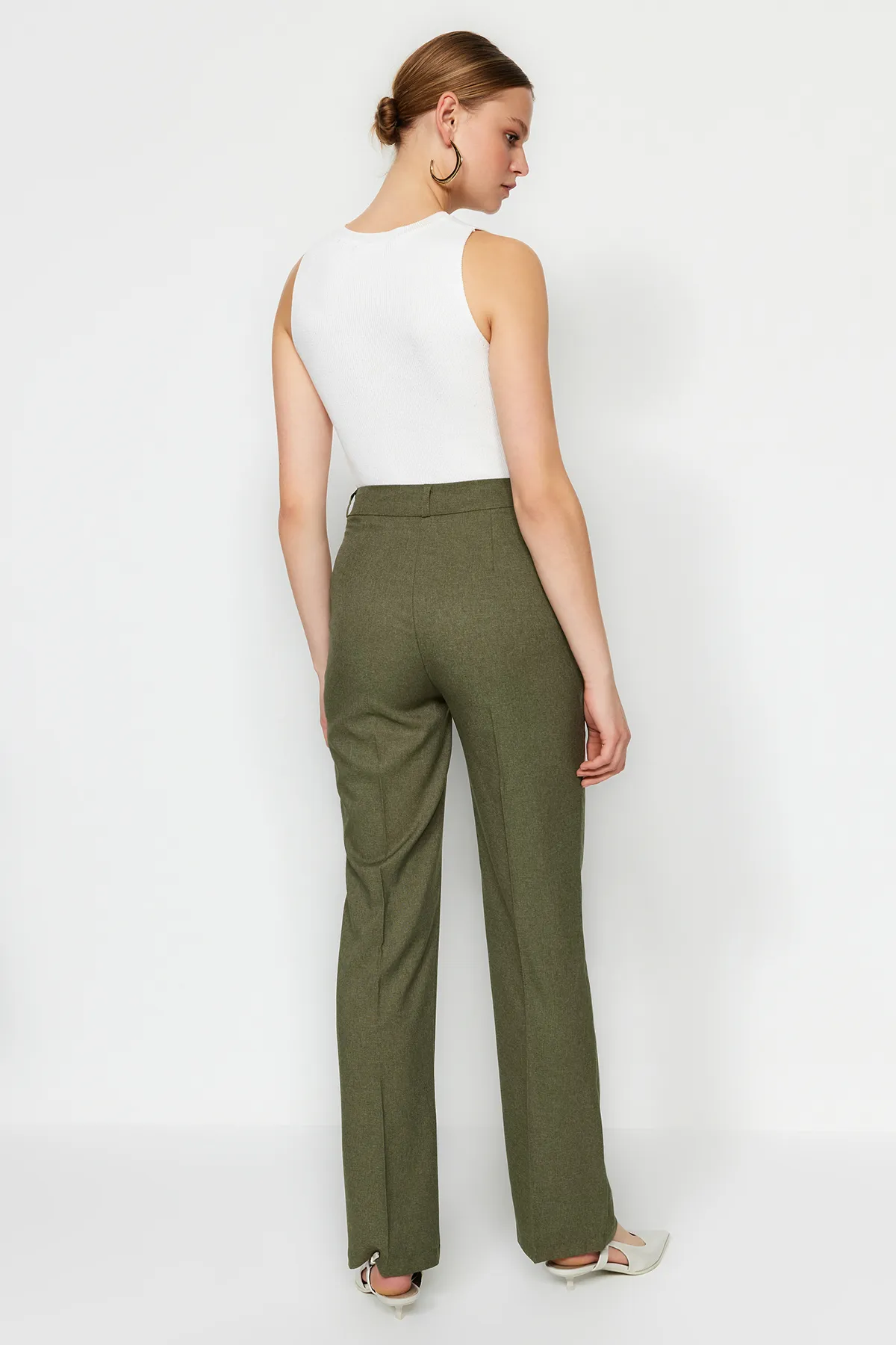 Trendyol Collection  Khakifarbene, gerade geschnittene, gerippte Webhose mit hoher Taille TWOAW24PL00274