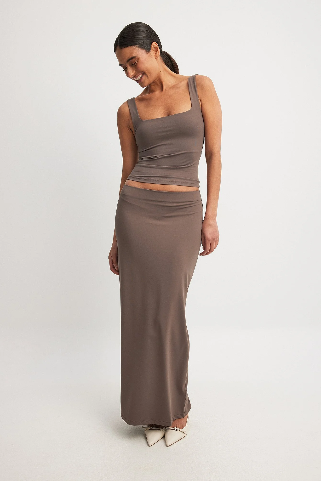 Eng anliegender Rock mit niedriger Taille