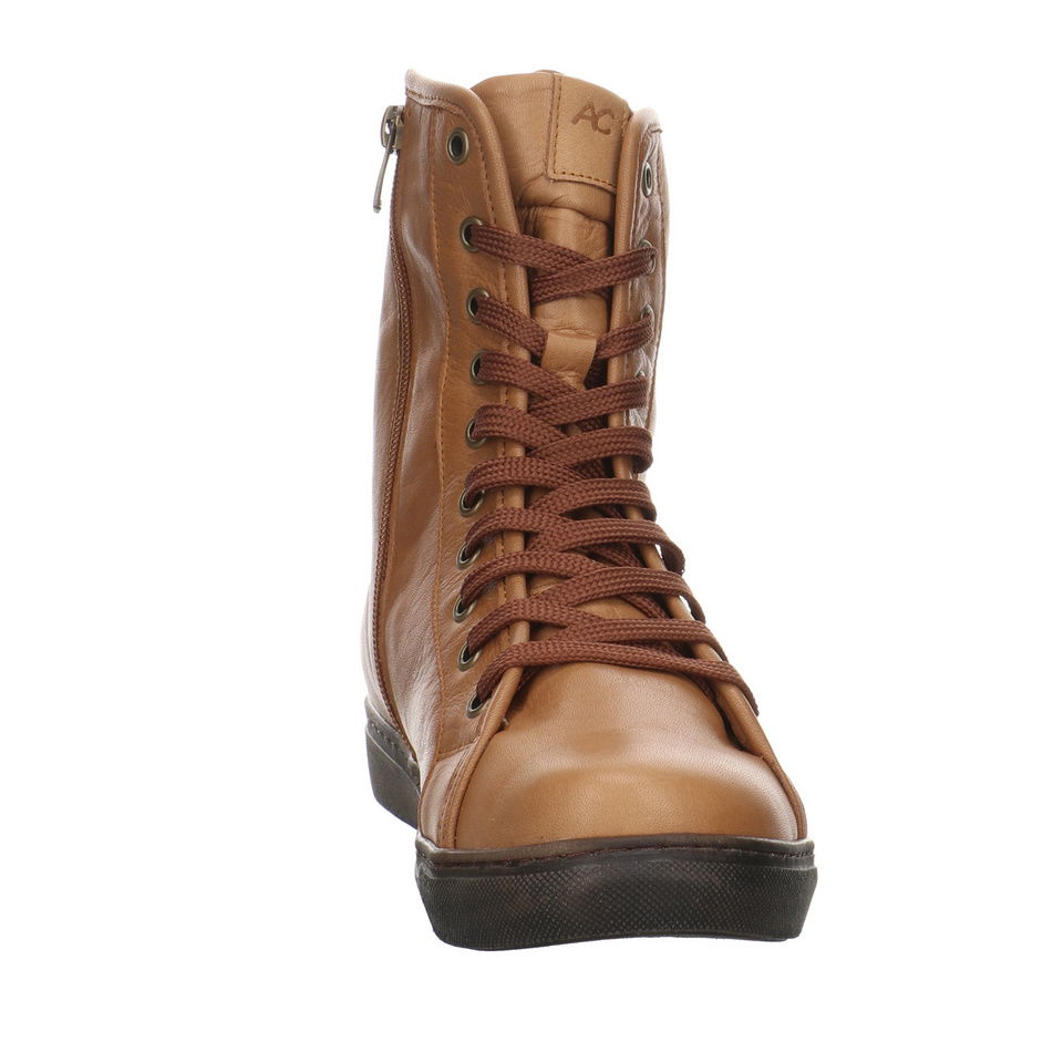 Andrea Conti Schnürboots