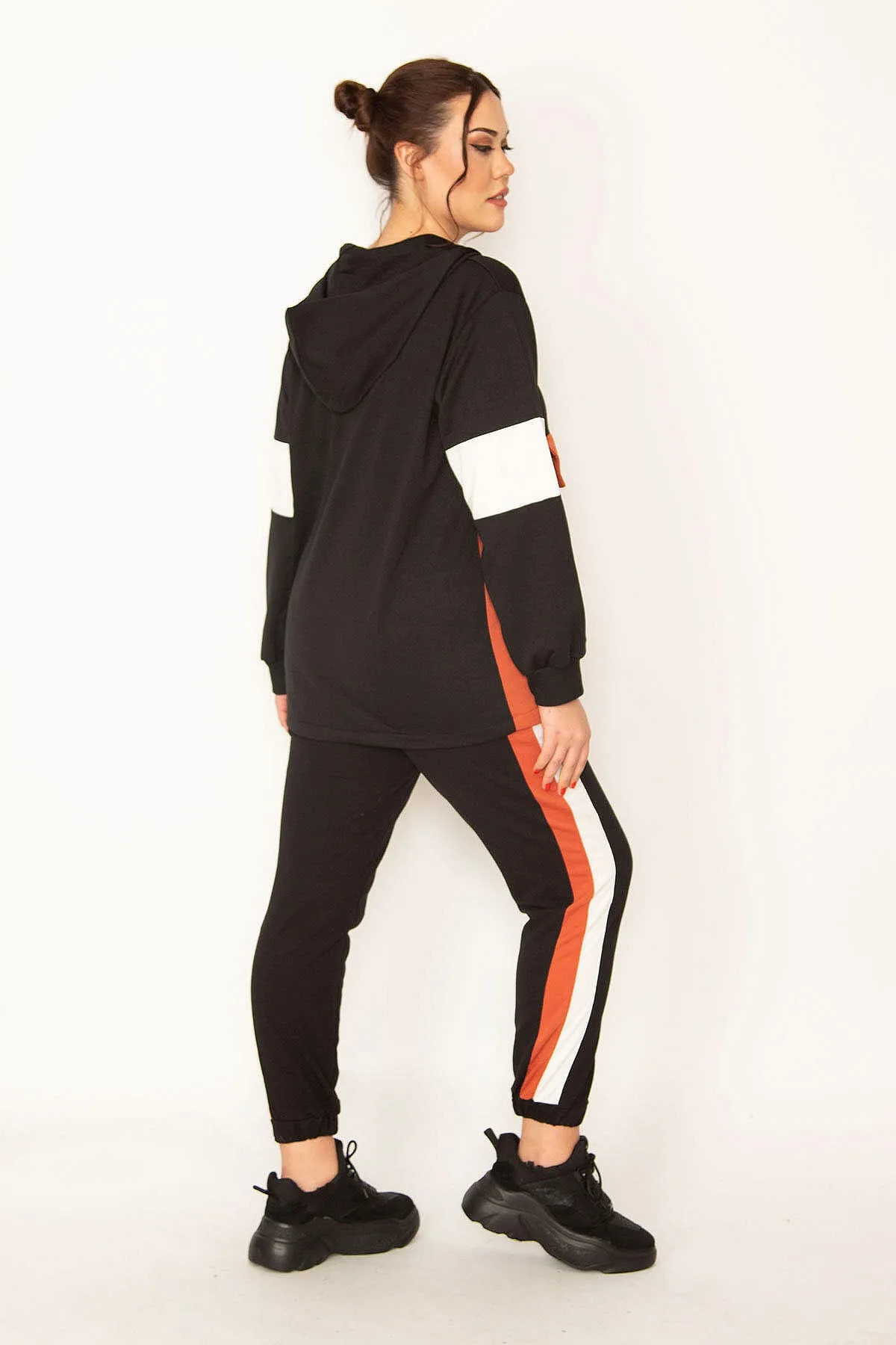 Şans  Großer orangefarbener Patchwork-Trainingsanzug für Damen mit Kängurutasche und Kapuze und Reißverschluss 65n35416