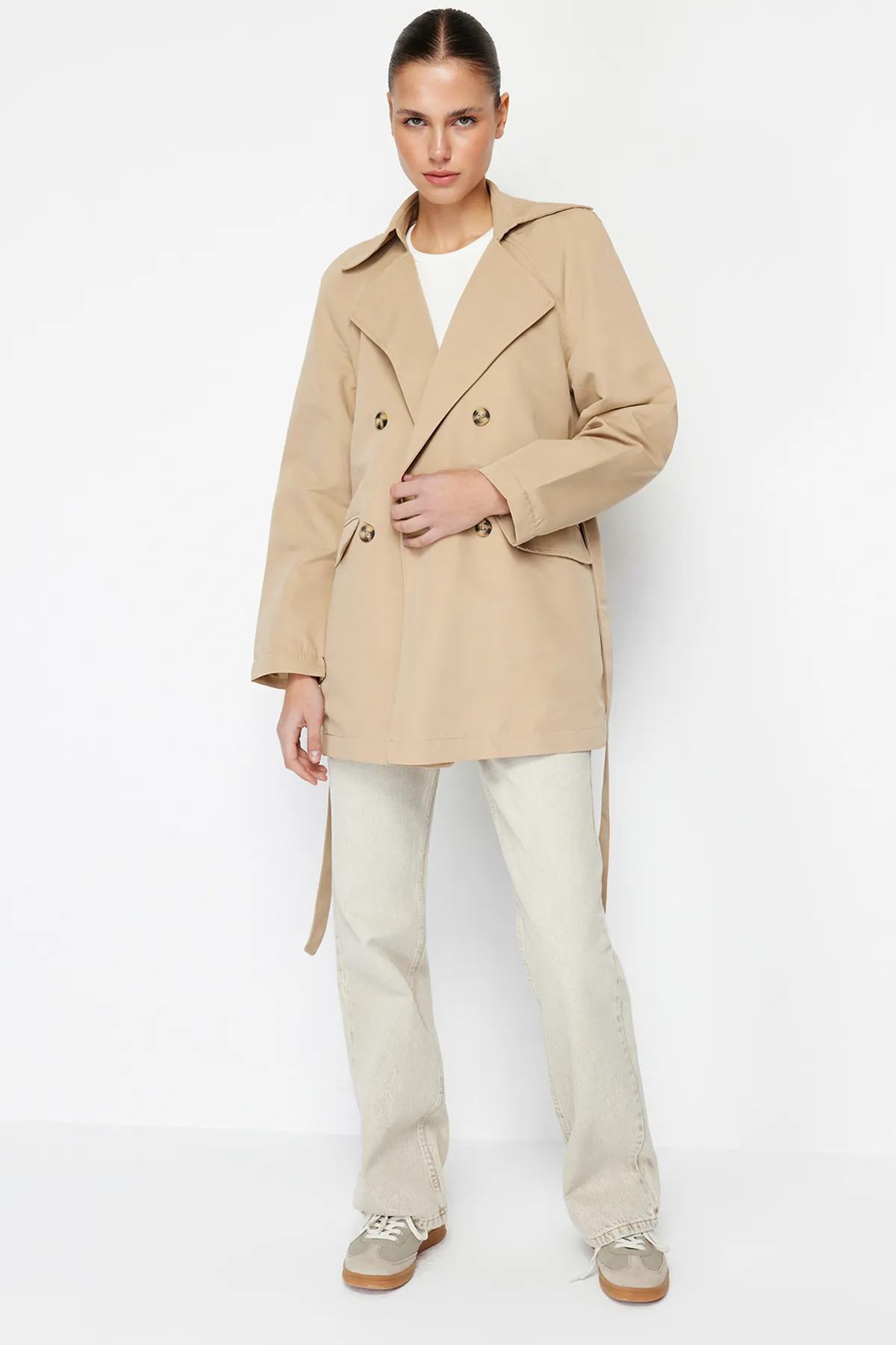 Trendyol Collection  Beiger Oversize-Trenchcoat mit weitem Schnitt und Gürtel TWOAW24TR00022