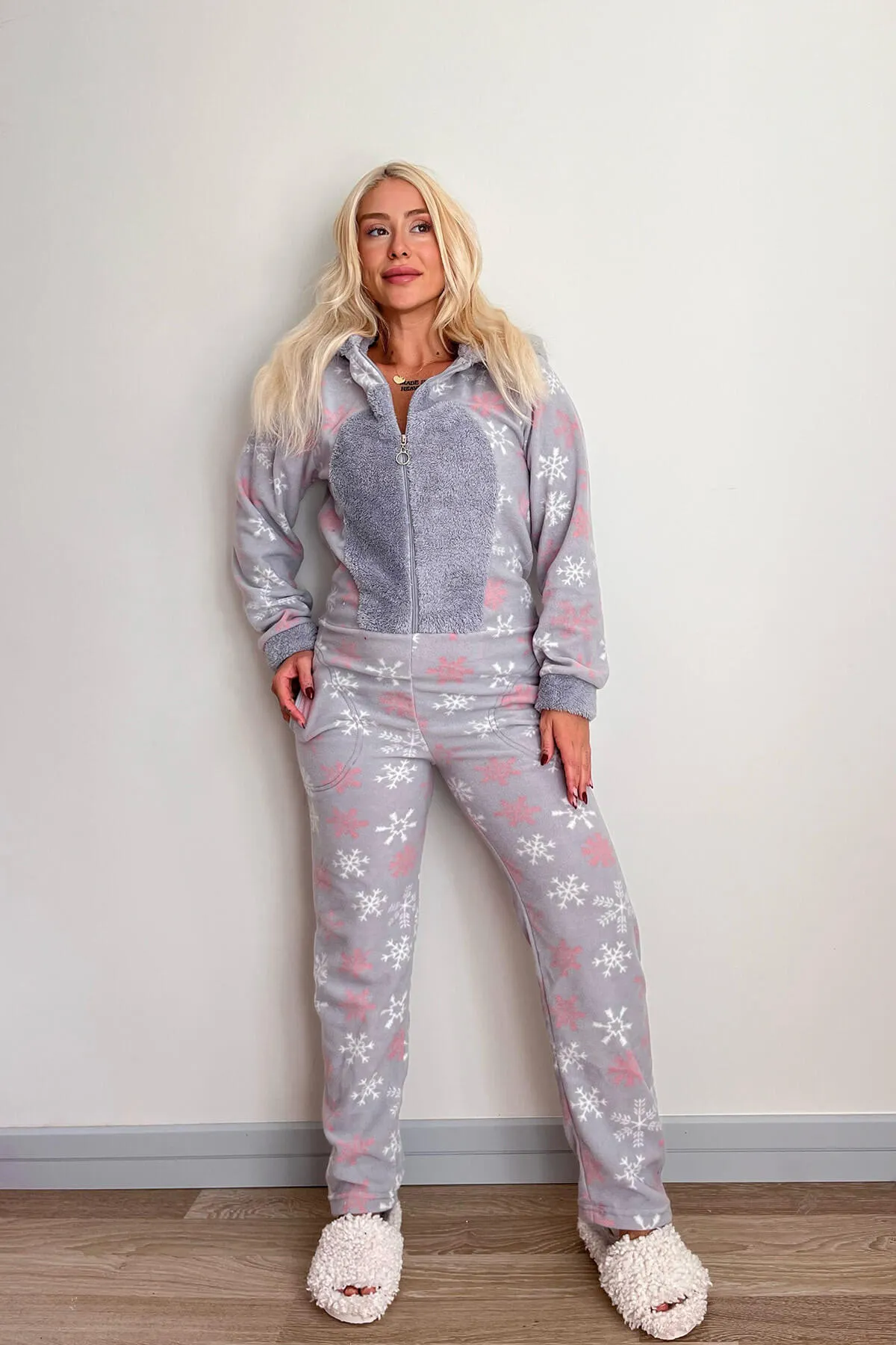 Pijamaevi  Grauer Fleece-Plüsch-Overall-Pyjama für Damen mit Schneeflockenmuster