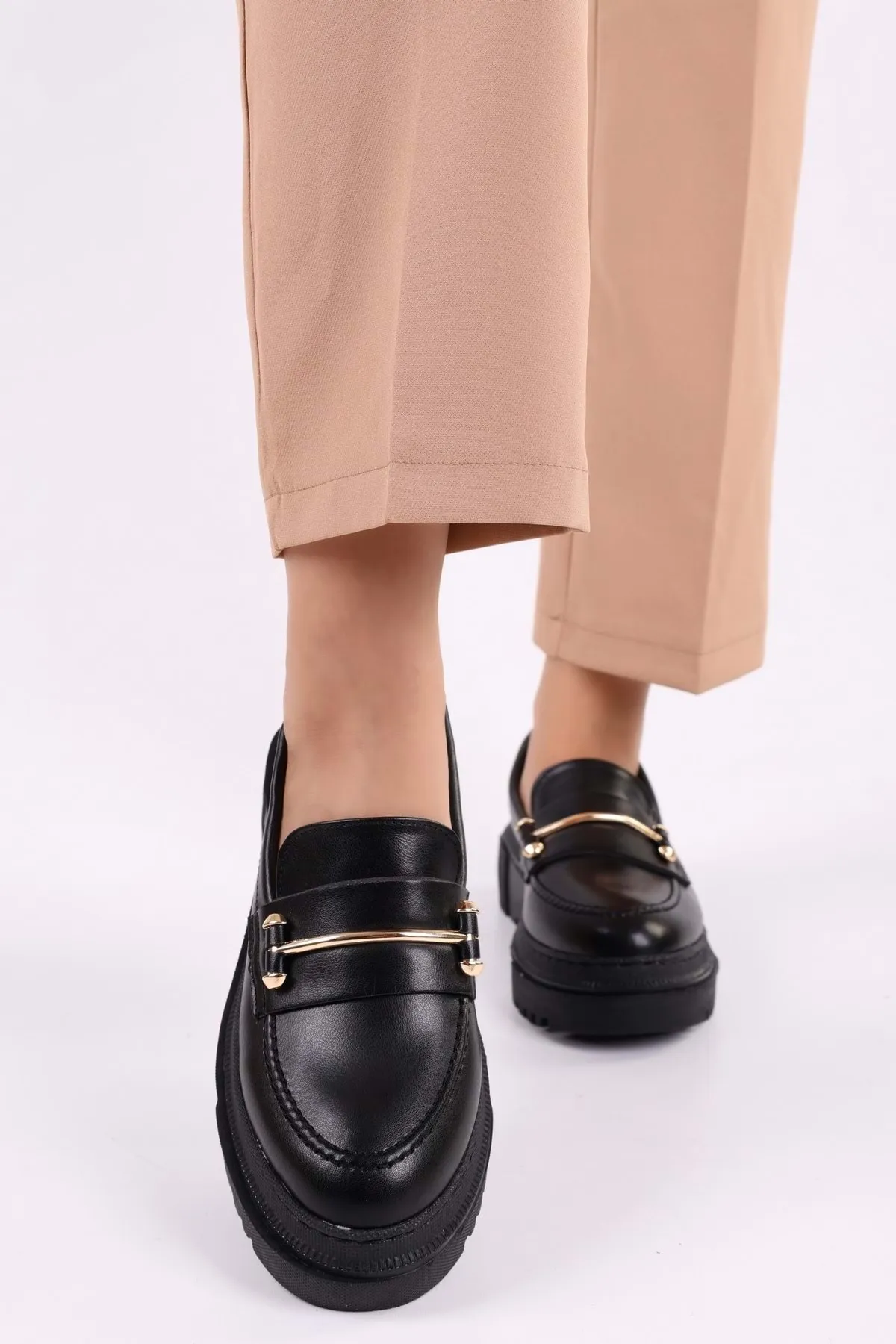 Shoeberry  Luis Black Skin Daily Loafer mit dicker Sohle und Schnalle für Damen