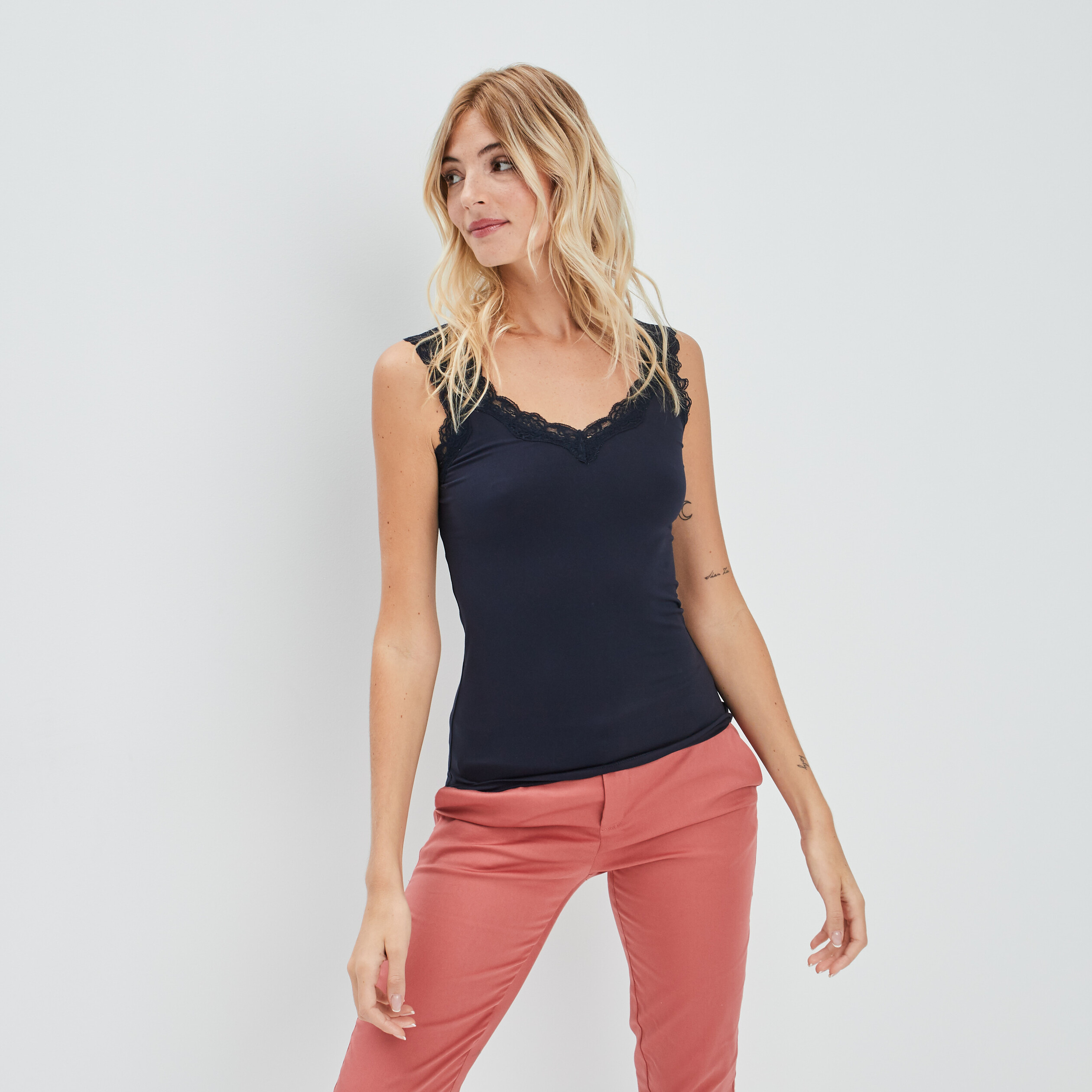 Débardeur détail dentelle ajusté bleu marine femme | La Halle