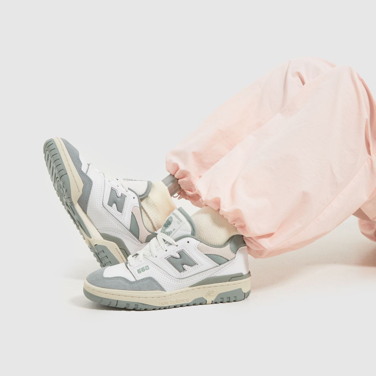 New Balance bb550 cipők fehér és zöld színben