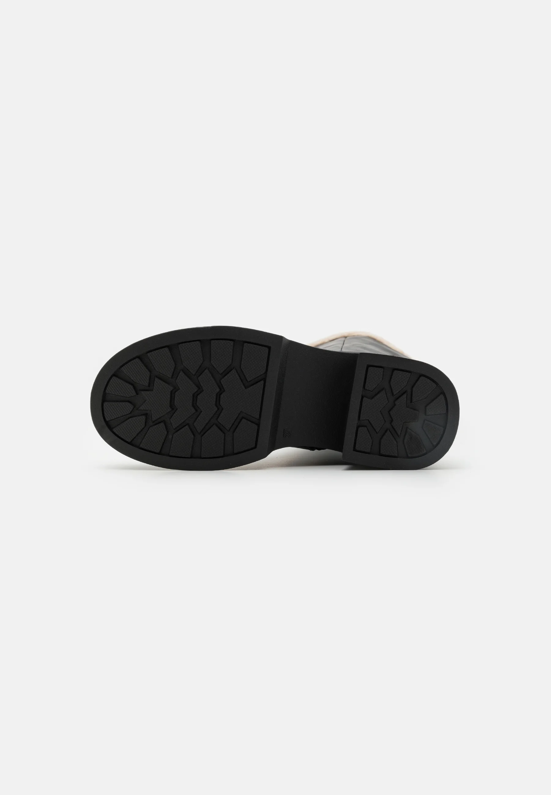 Botas de plataforma pares e impares