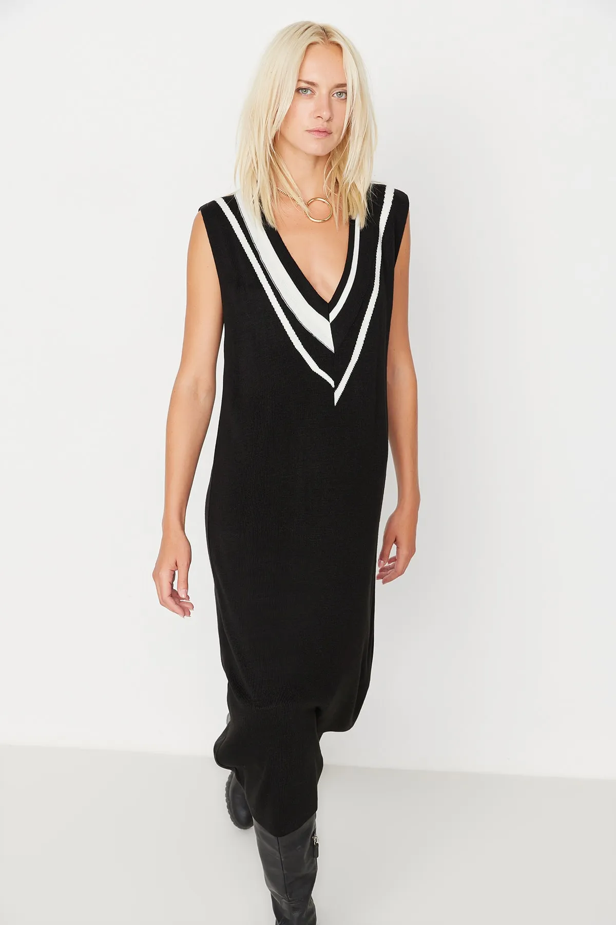 Trendyol Collection  Schwarz Farbblockiert TWOAW23EL00197