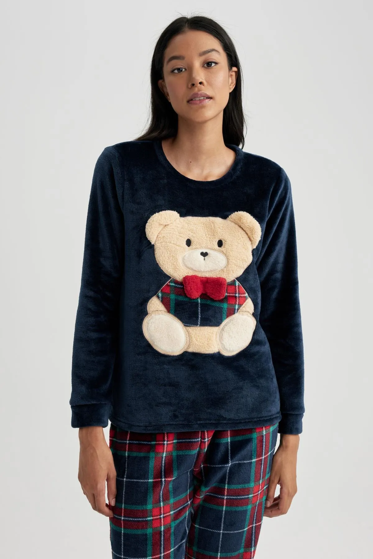 DeFacto  Verlieben Sie sich in ein langärmliges Teddybär-Polar-Pyjama-Set mit regulärer Passform