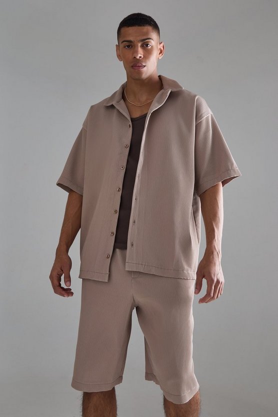 Kastiges Oversize Hemd und Shorts