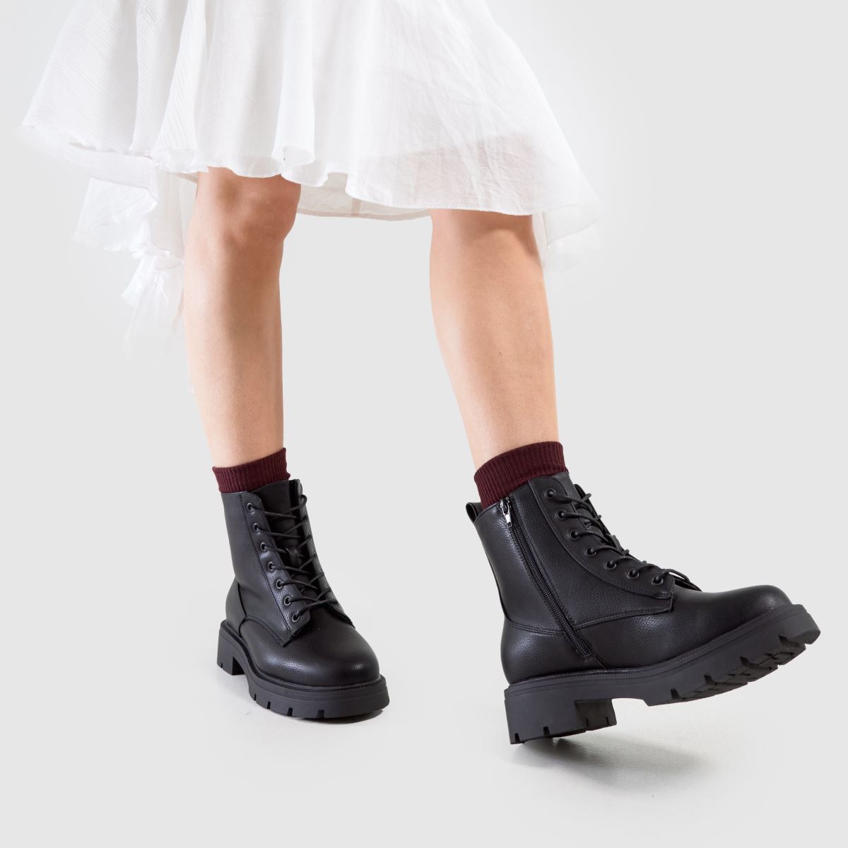 Schuh – Wide Fit – Andria – Svarta snörstövlar