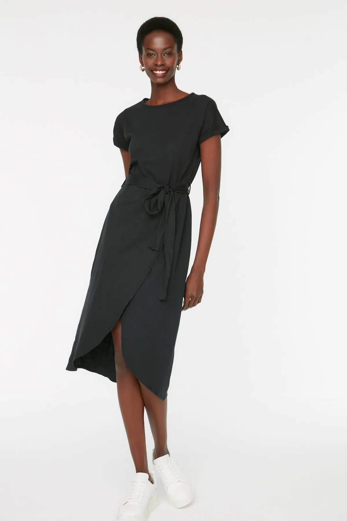 Trendyol Collection  Schwarzes, detailliertes Strickkleid mit Krawatte TWOSS19VG0159