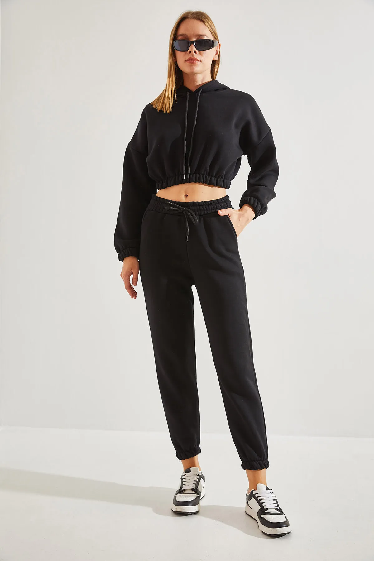 Bianco Lucci  Kurze Damen-Sweathose mit Kapuze, elastischem Bund, Oberteil und Unterteil im Set