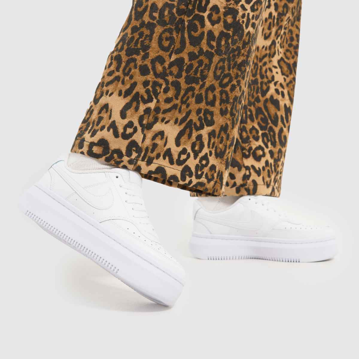 Nike Court Vision Alta – Vita träningsskor