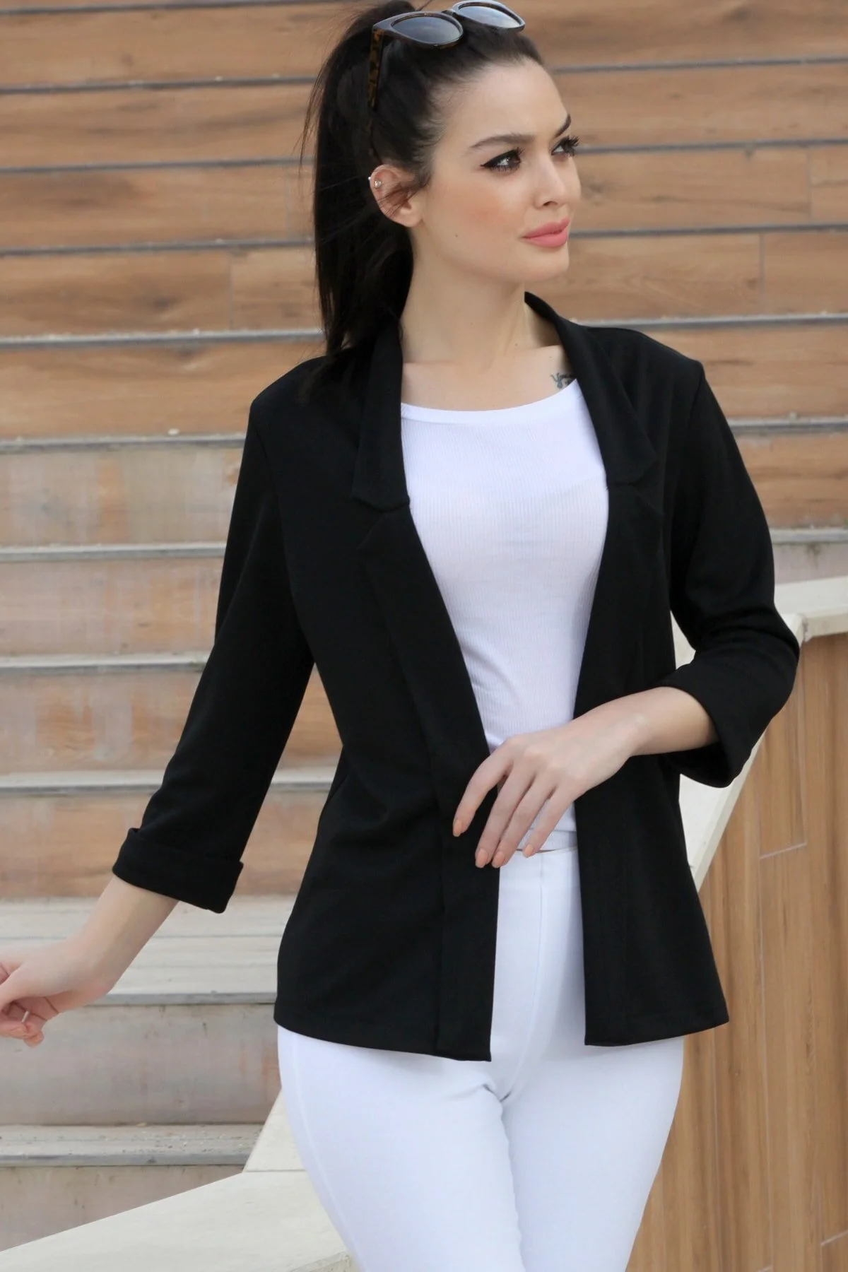 armonika  Schwarze Damenjacke mit doppeltem Ärmelkragen, ARM-17Y00040