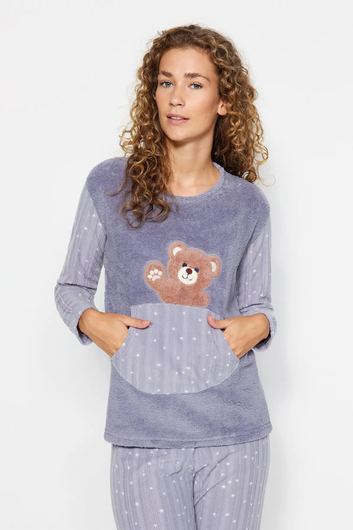 Trendyol Collection  Geräuchertes Wellsoft-Pyjama-Set aus T-Shirt und Hose mit Teddybär-Muster THMAW24PT00174