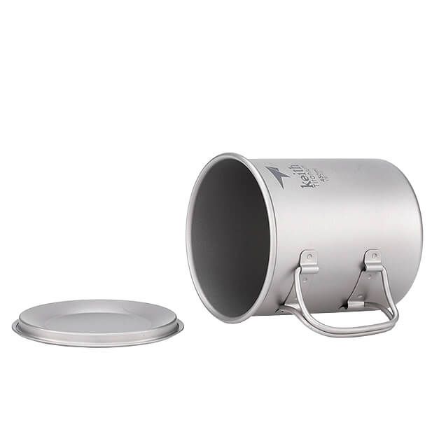 Titan Becher mit Klappgriff und Deckel